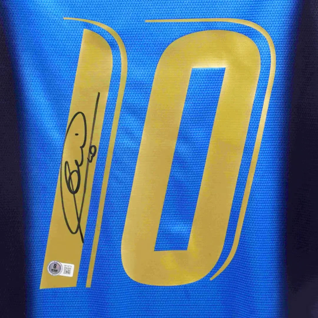 FRANCESCO TOTTI SIGNED ITALY FC HOME SOCCER JERSEY #10 WITH BECKETT WITNESS