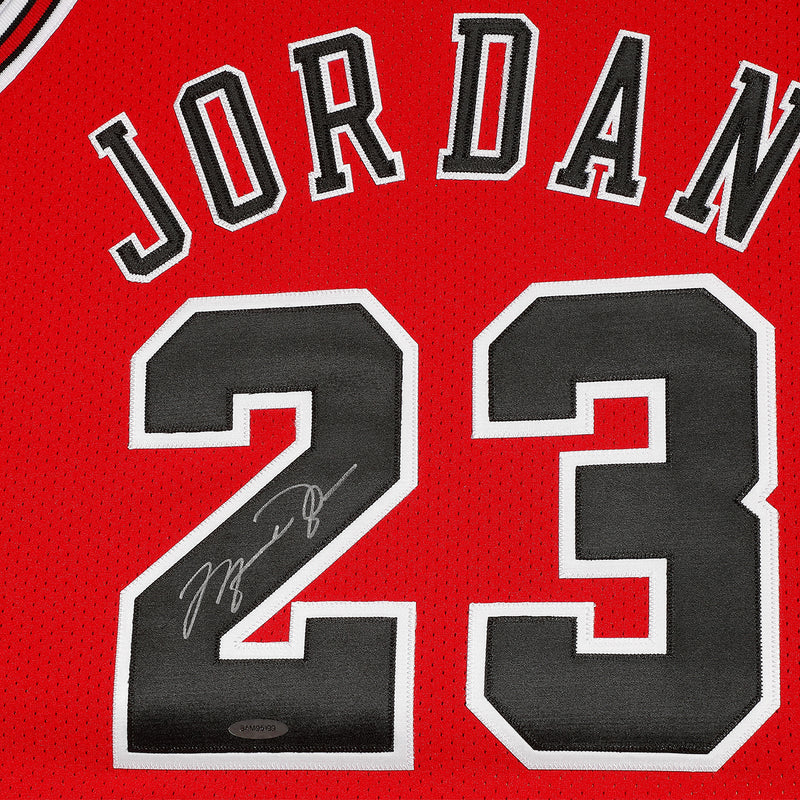 Michael Jordan Signed Chicago Bulls 1997-98 Away Jersey - Framed