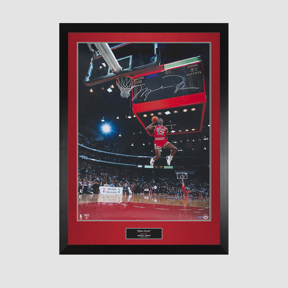 Michael Jordan Signed Chicago Bulls Photo: Slam Dunk