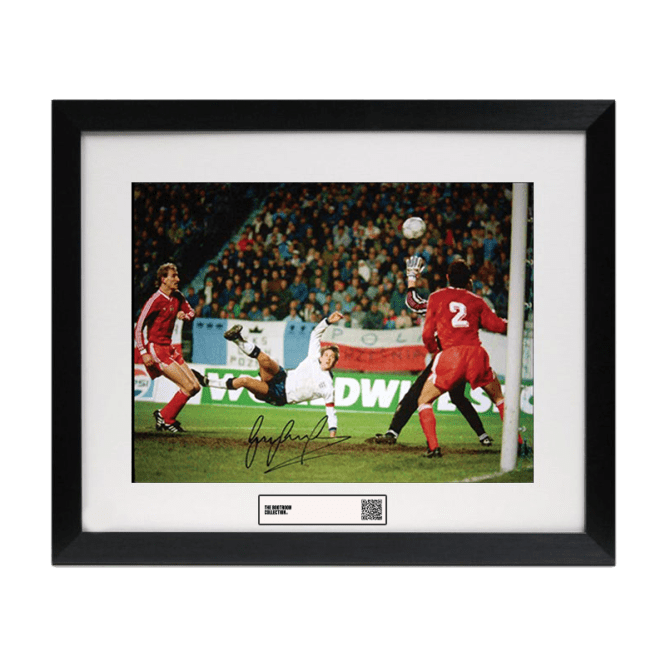 Gary Lineker Signed England photo (Framed) - The Bootroom Collection