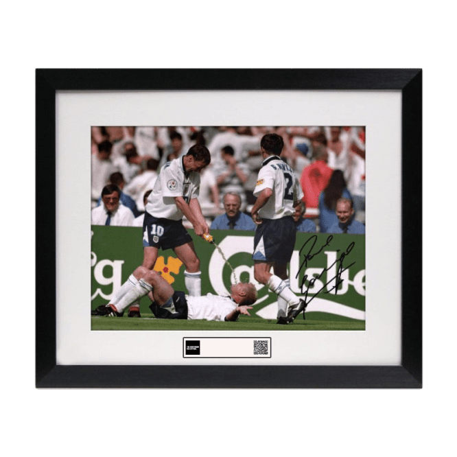 Paul Gascoigne Signed Photo: Dentist Chair (Framed) - The Bootroom Collection