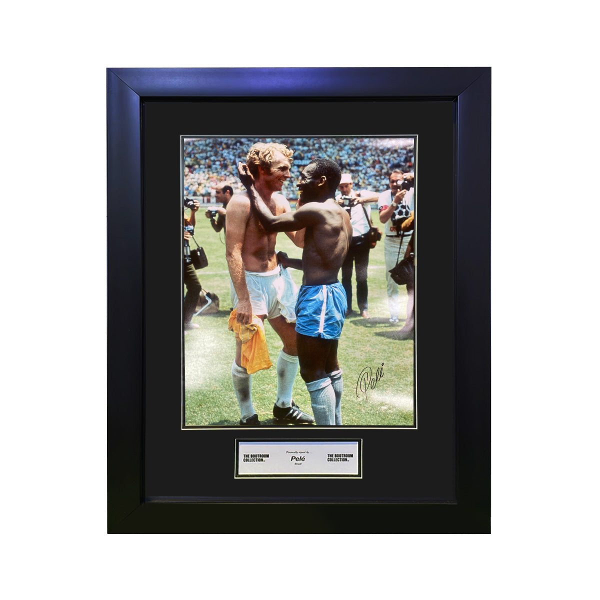 PELE SIGNED PHOTO - SWAPPING SHIRT WITH BOBBY MOORE (FRAMED) - The Bootroom Collection